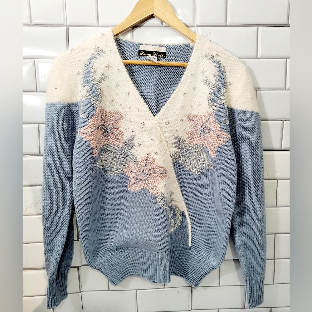 Floral V-Neck Knit Sweater in Light Blue and Cream by